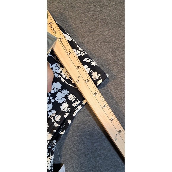 Lands End Womens Black White Floral Swim Crop Top Built-in Bra Size 14 NEW - Picture 6 of 9